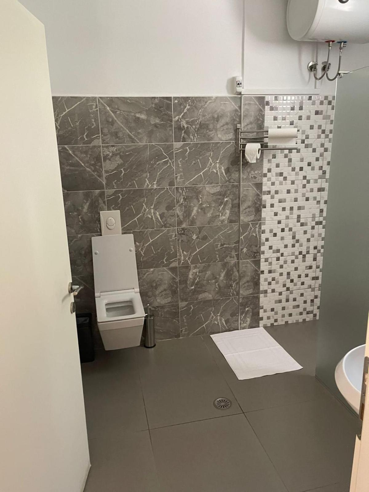Aries Apartments Sarandë Eksteriør bilde