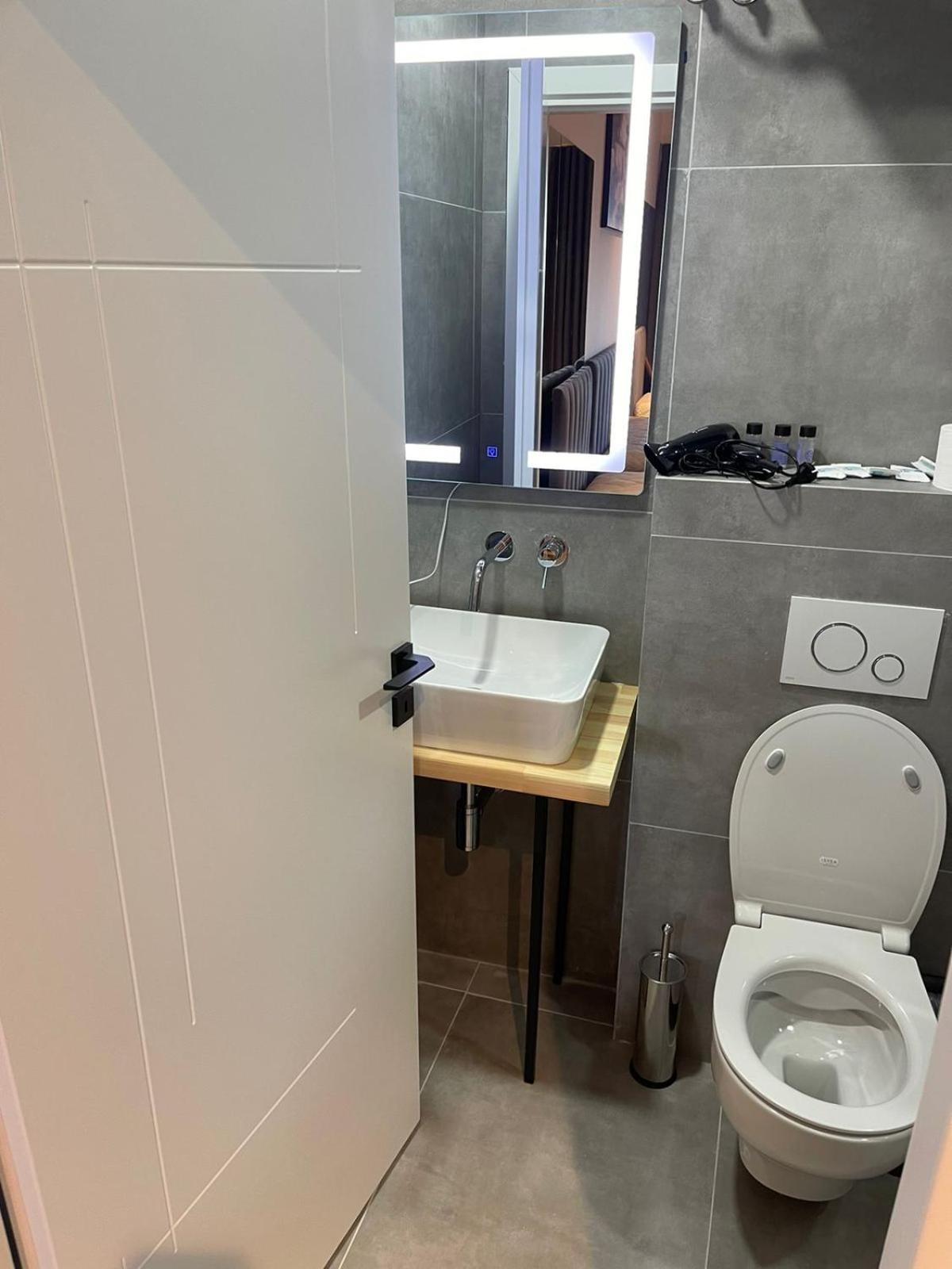 Aries Apartments Sarandë Eksteriør bilde