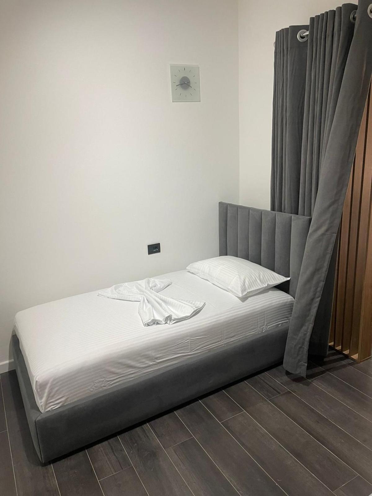 Aries Apartments Sarandë Eksteriør bilde