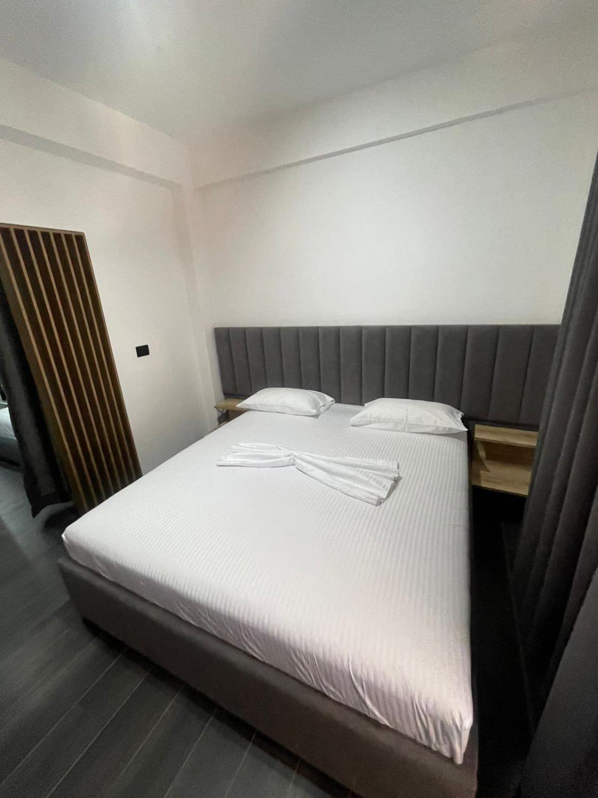 Aries Apartments Sarandë Eksteriør bilde